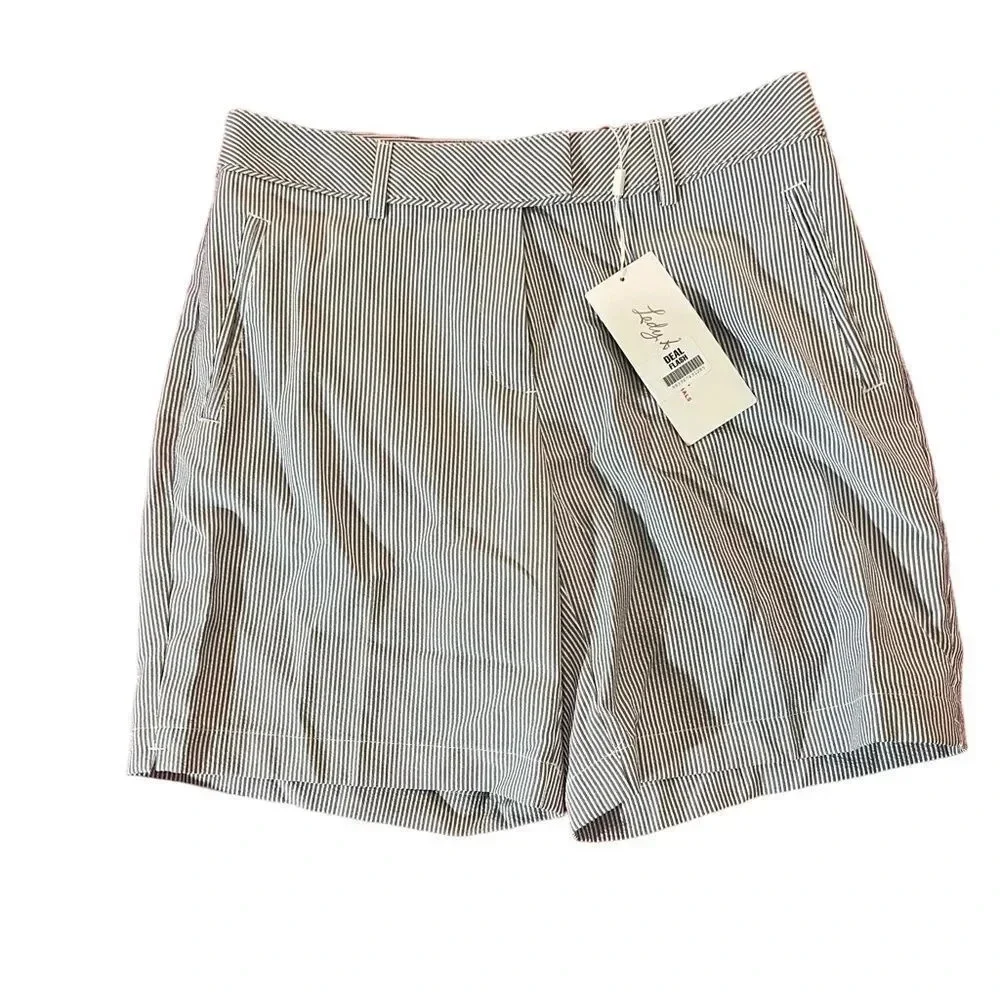 NWT Lady Hagen Essential Seersucker Shorts Women's‎ Size 4